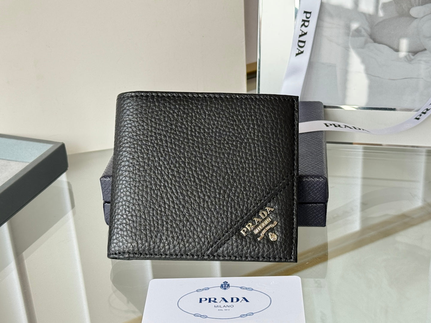 Pra 2M0513 Logo-Stamp Wallet 11cm Black lychee-grained cowhide