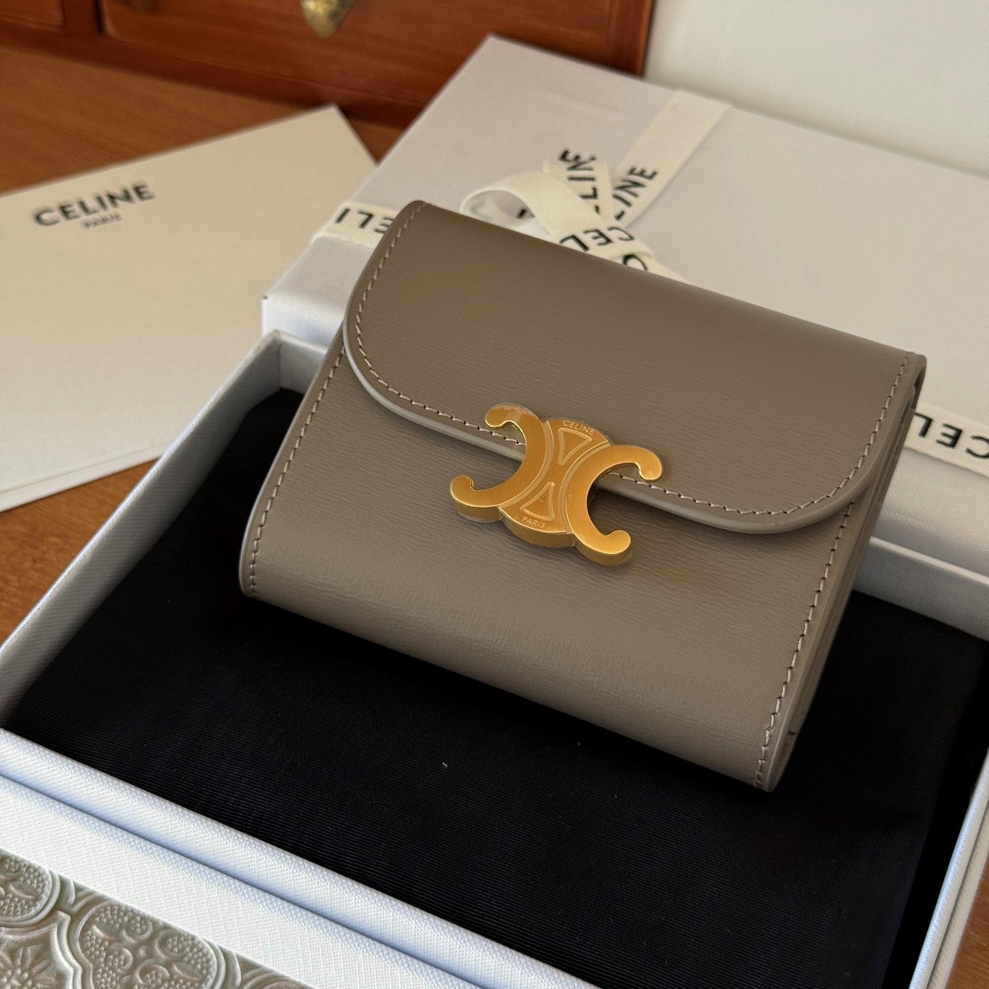 TRIOMPHE 10 CALFSKIN WALLET MODERN TAUPE