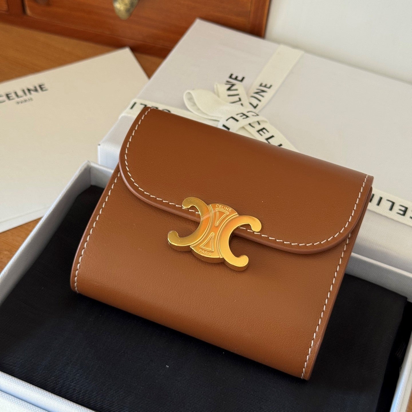 TRIOMPHE 10 CALFSKIN WALLET TAN