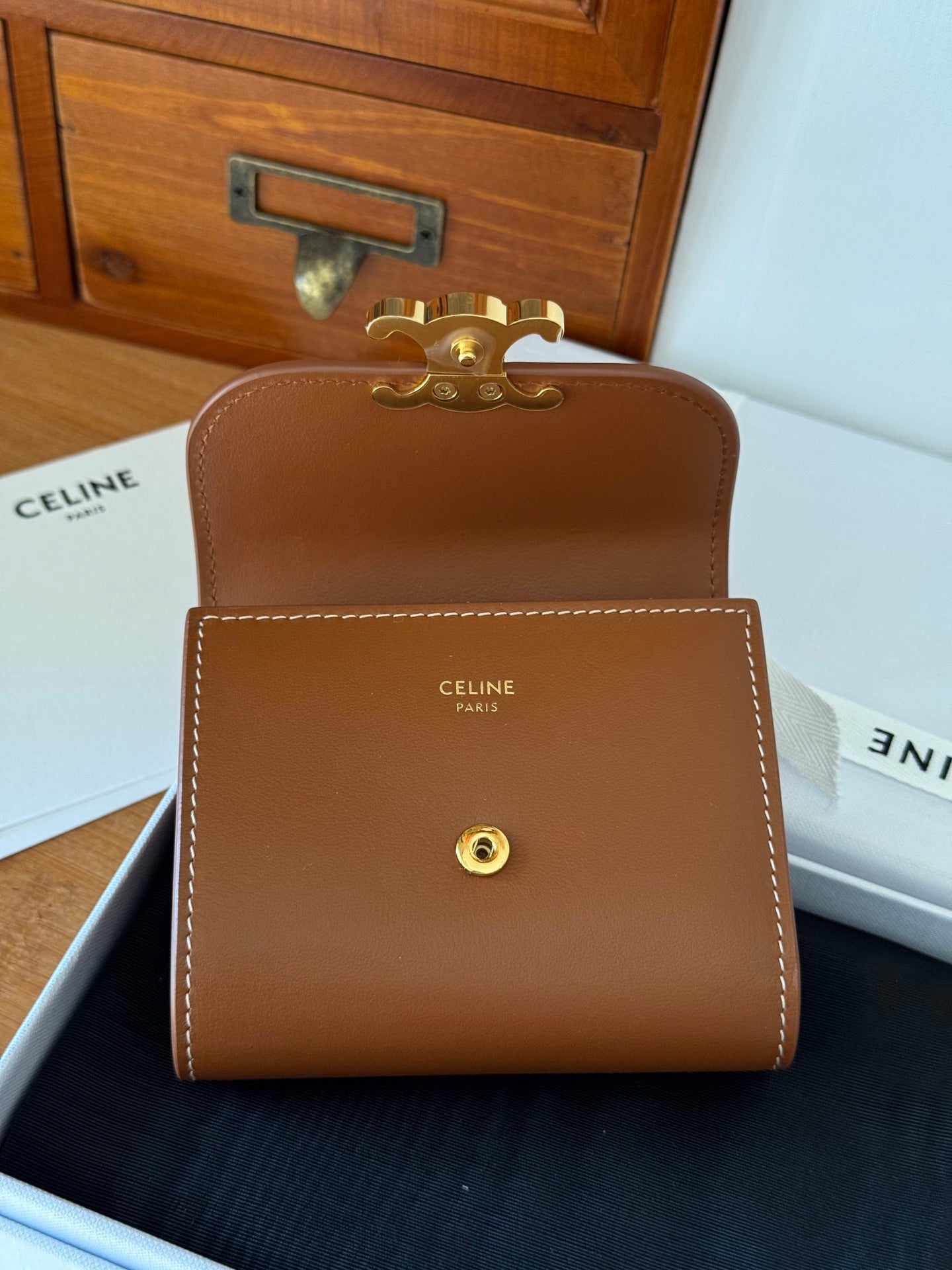 TRIOMPHE 10 CALFSKIN WALLET TAN