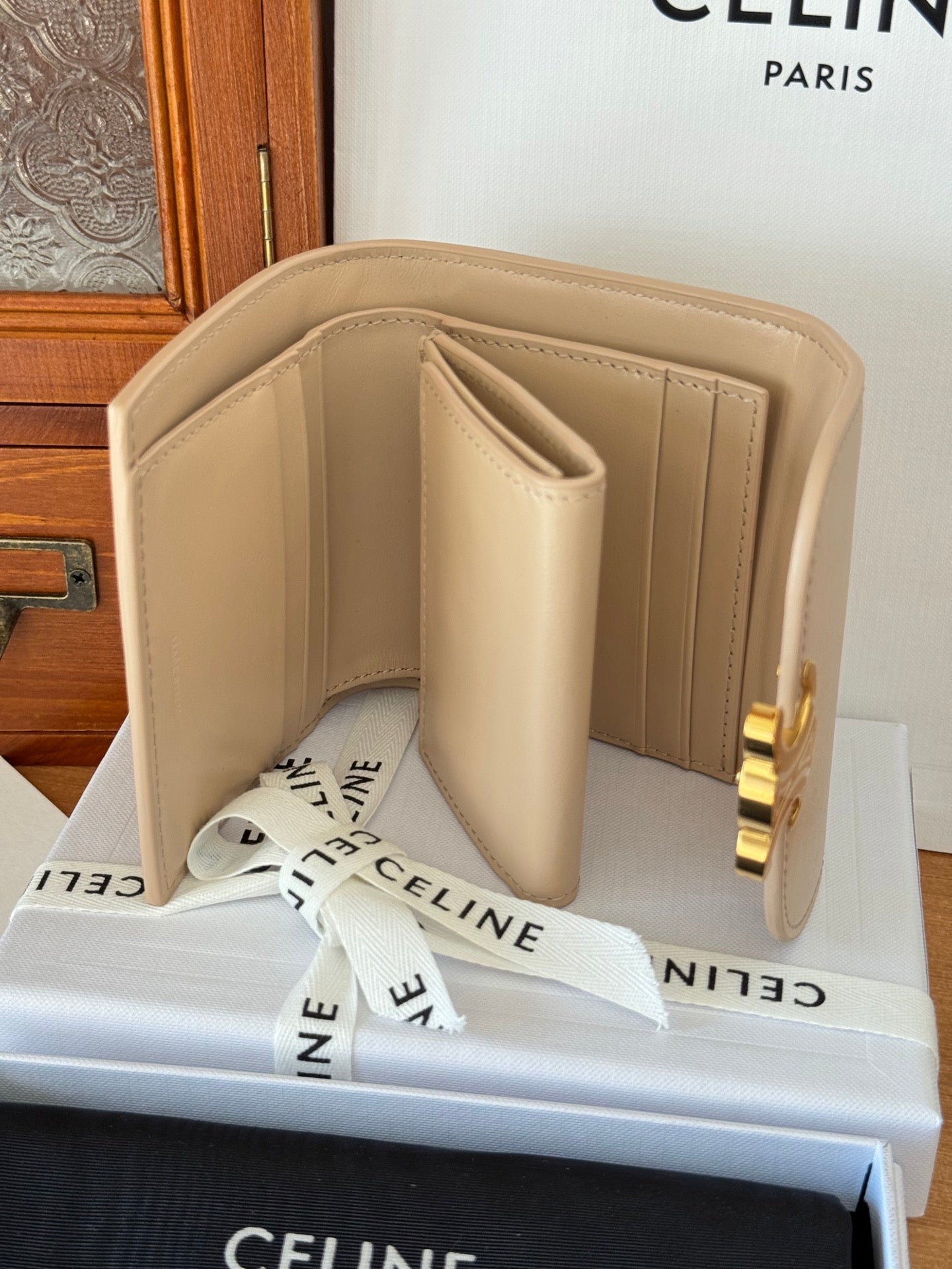 TRIOMPHE 10 CALFSKIN WALLET BEIGE