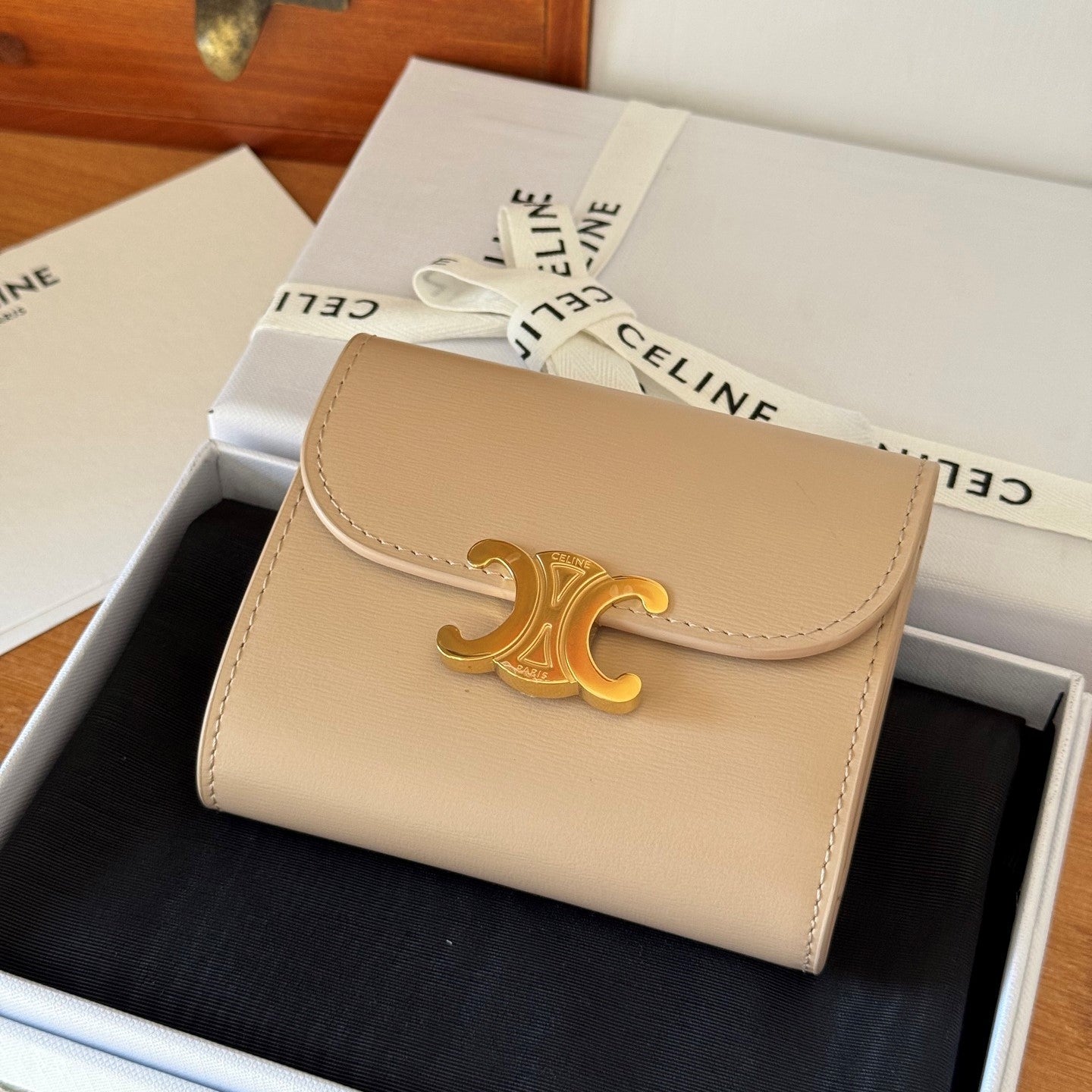 TRIOMPHE 10 CALFSKIN WALLET BEIGE