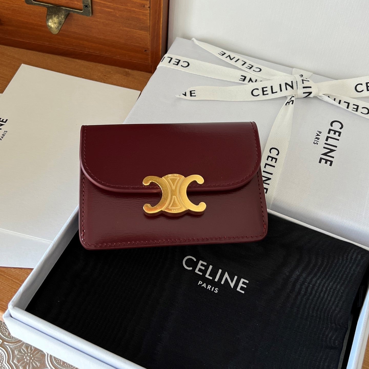 TRIOMPHE 10i583 Flap Card Holder Burgundy Shiny Cafskin