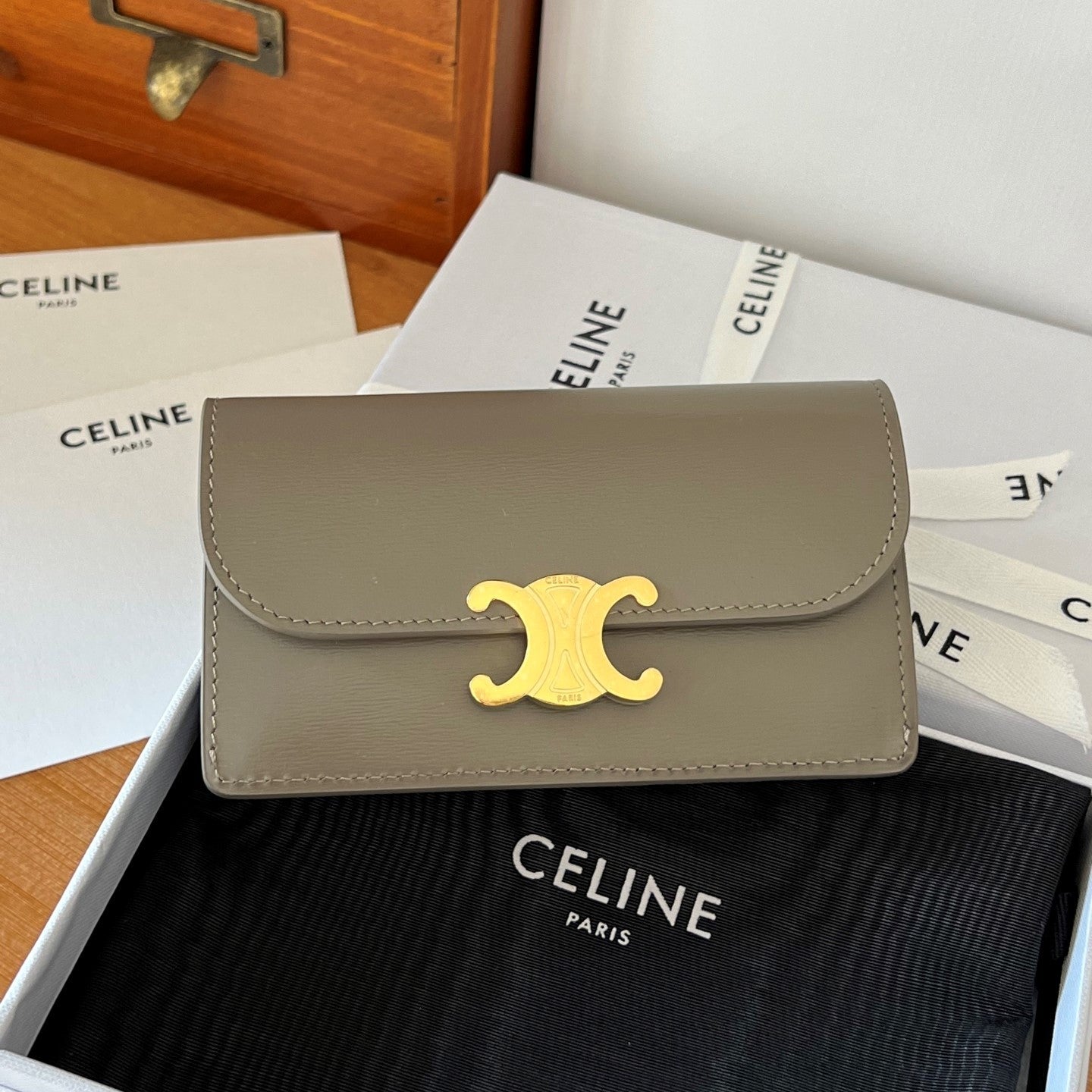 TRIOMPHE 10 Flap Wallet Card Holder 13cm Modern Taupe Shiny Cafskin