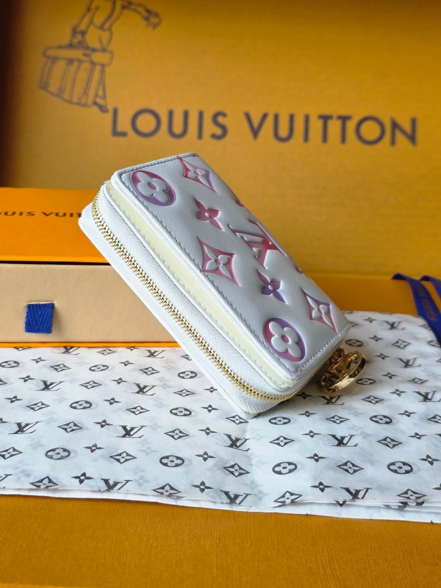 M25601 Lou Wallet 11.5cm Dream Beige Monogram Embossed Lambskin- Light GHW