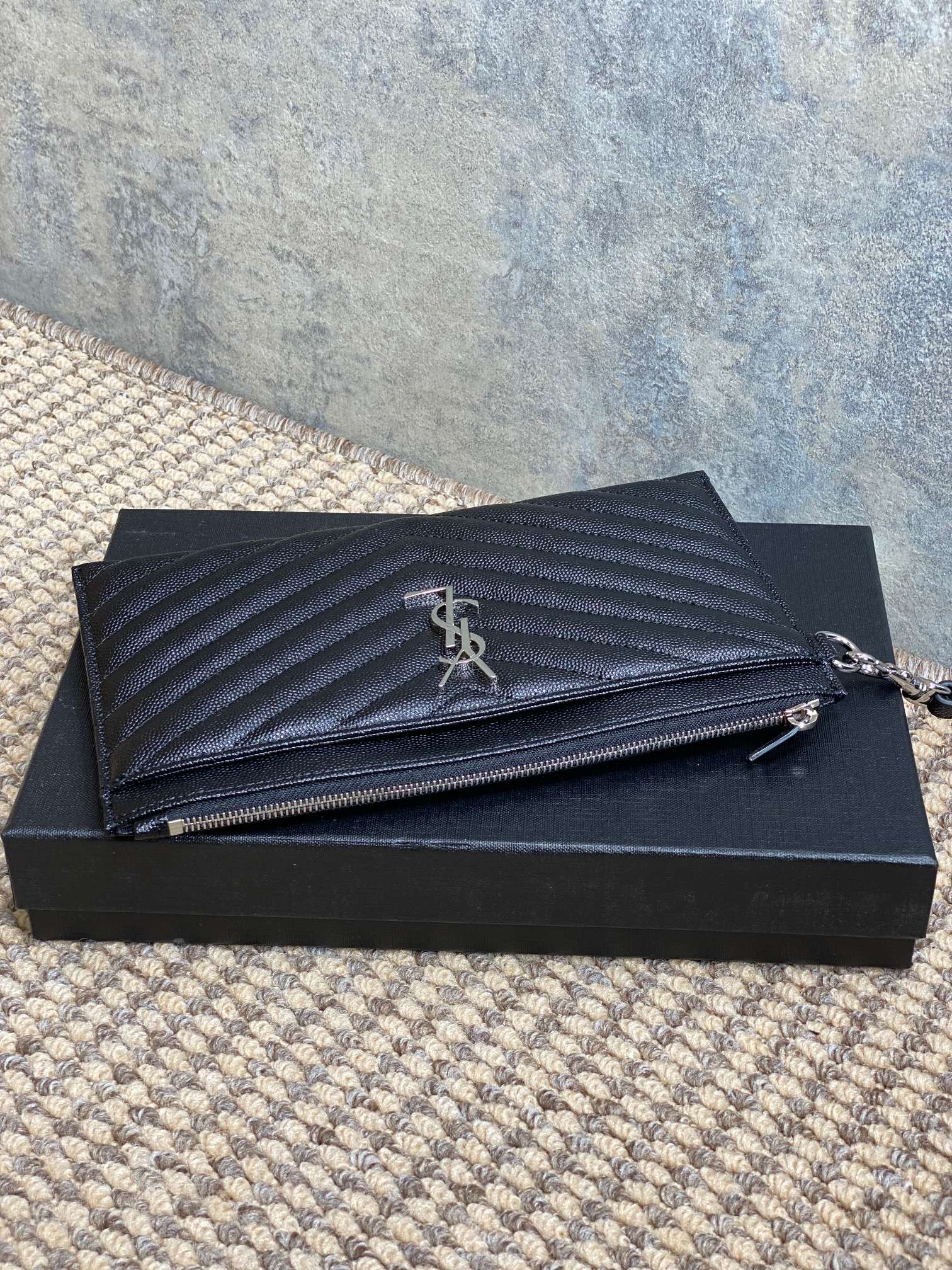 YSL Hardware Logo Zipper Clutch 23cm Black Caviar Cowhide