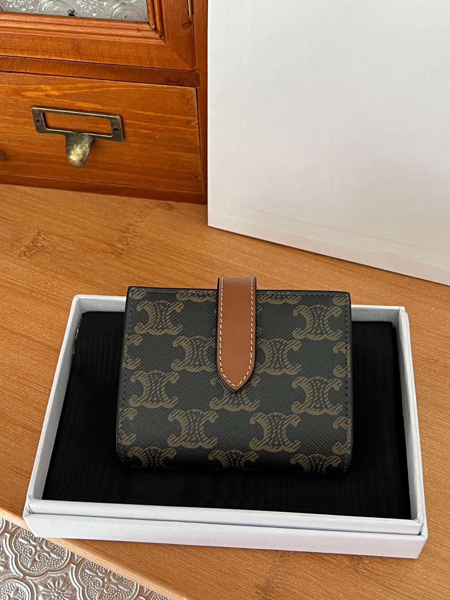 TRIOMPHE 10M262 Compact Trifold Wallet Tan Cowhile