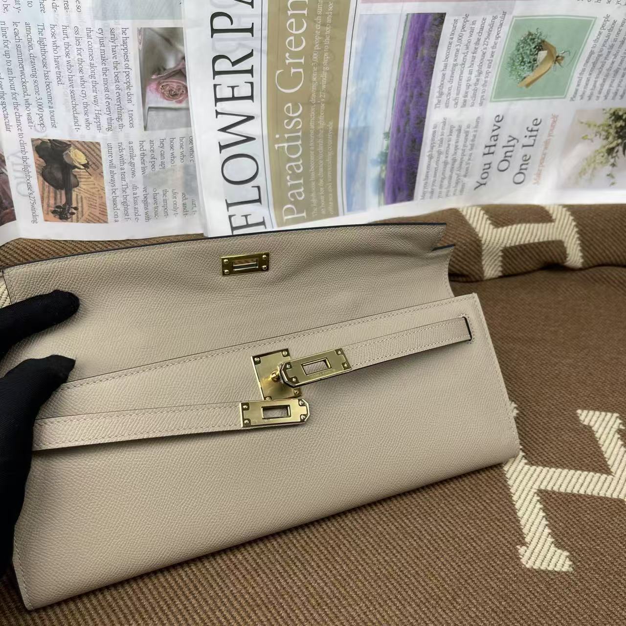 HM Kelly Cut 31 Crimson Beige Epsom Leather Gold Hardware