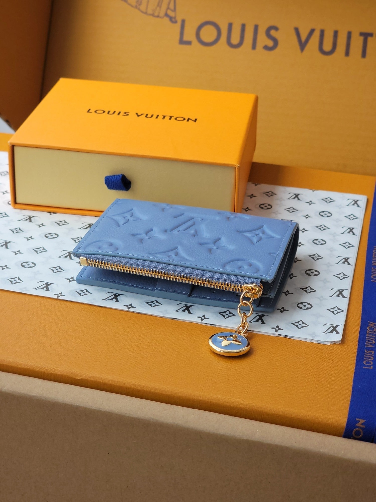 LV M14654  Lisa Wallet Blue Monogram Embossed cowhide GHW