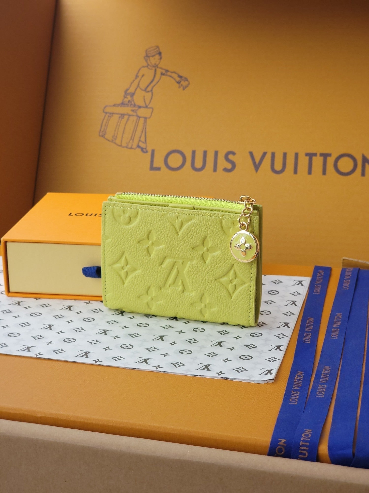 LV M14655 Lisa Wallet Light Green Monogram Embossed cowhide GHW