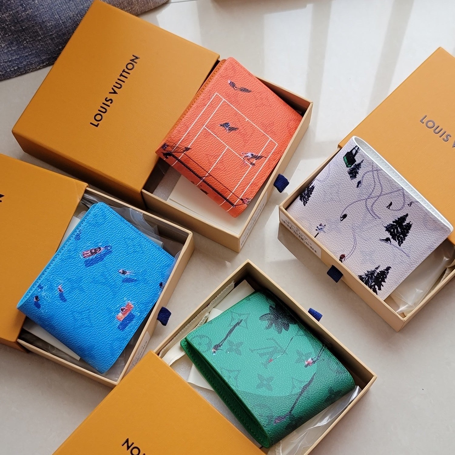 LV Multiple Wallet Featuretiny Sport Scenes Printed Cowhide