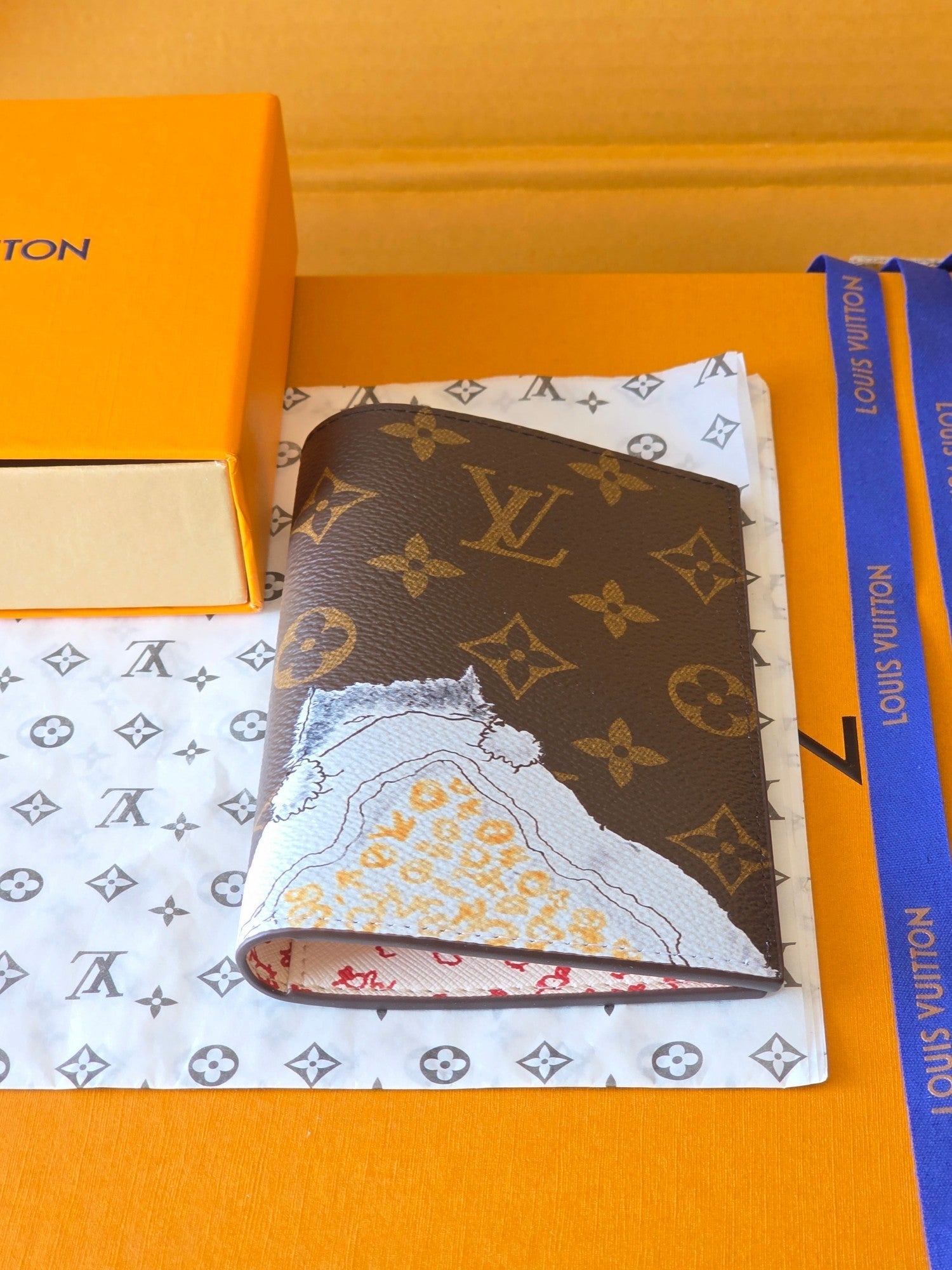 LV M25753 Passport Cover Monogram Canvas